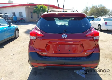 2019 Nissan Kicks Sr z USA, uszkodzony, nr VIN 3N1CP5CU1KL568139